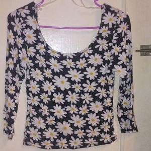 Girls or Juniors Daisy Almost Crop Top Size L